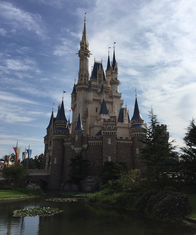 シンデレラ城 横から