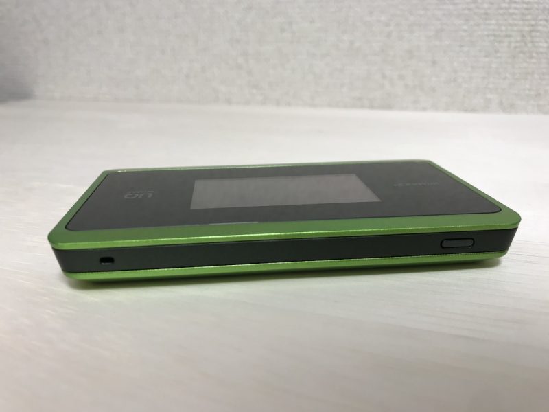 WiMAX WX06の電源ボタン側