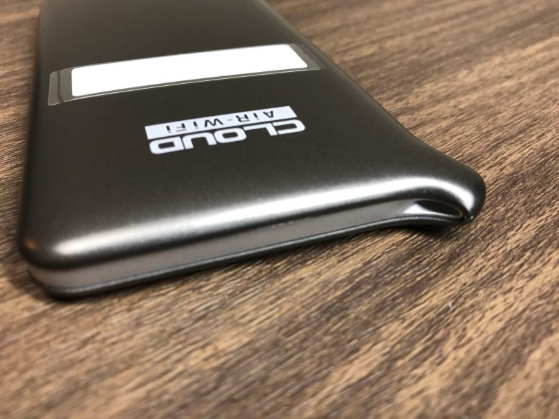 U2sの背面とストラップホール