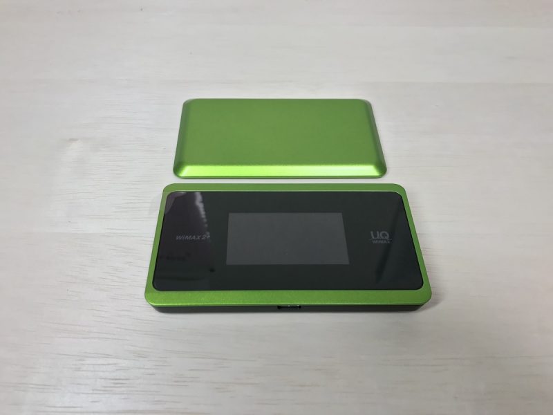 WiMAX WX06本体と裏蓋