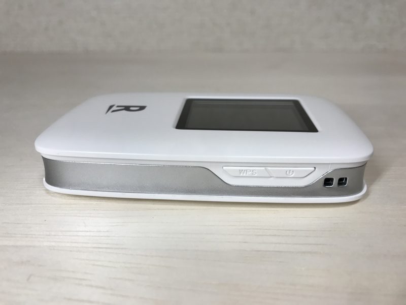 Rakuten WiFi Pocket R310 側面
