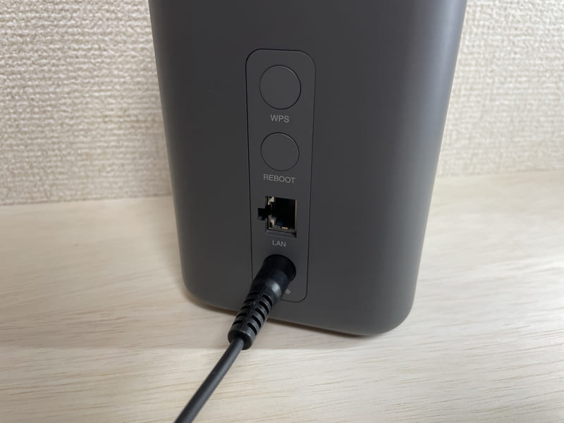 docomo home 5G(HR01) の背面