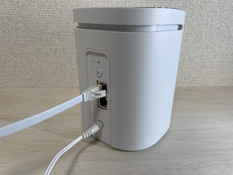 LANケーブルを接続した様子