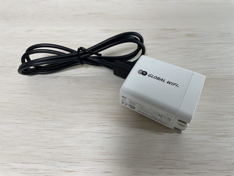 付属の充電アダプター