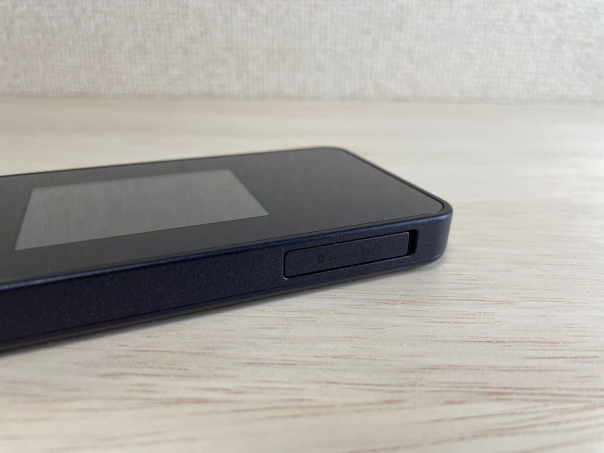 Speed Wi-Fi 5G X12SIMカードスロット